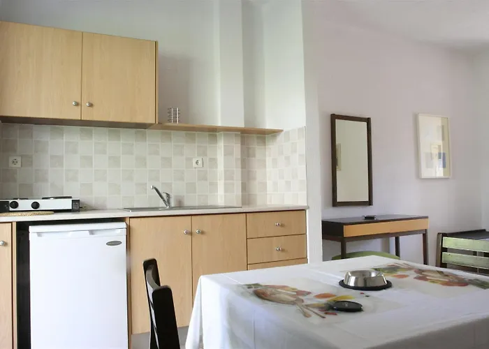 מלון דירות Esperides 2*